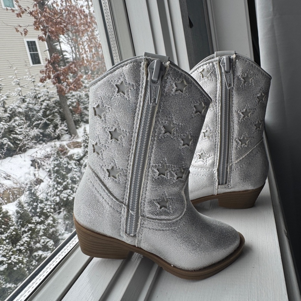 Tucker + Tate Silver Star Kids Boots - Picture 6 of 6